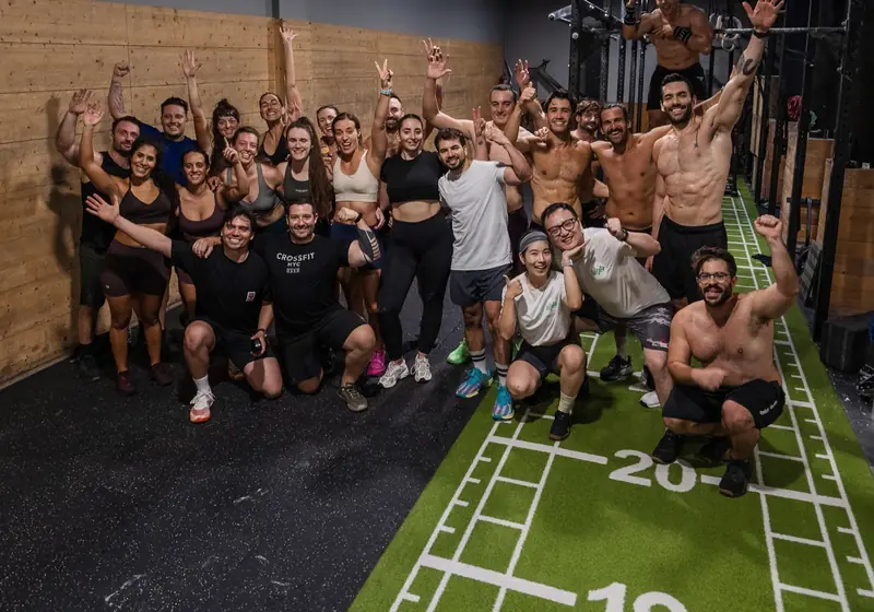 La comunidad de CrossFit Diagonal posa junta en el box